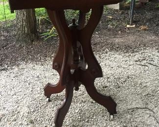 great parlor table on casters