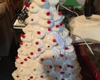 White Ceramic Christmas tree, with base extra bulbs in package works great