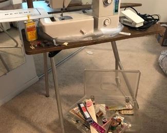 SEWING MACHINE WITH TABLE