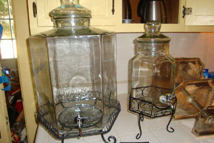Glass beverage dispensers