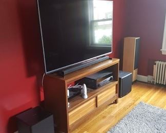 LG 4K 60" model 60UH615A. With option to buy samsung sound bar and sub woofer (reserve $300). In like new condition with box and packaging equipment in tact .Media console also available. 