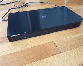 Samsung BD J6300 3D Blu-Ray Player. Barely used, with  original box.