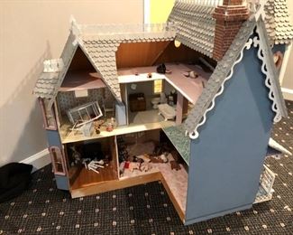 Dollhouse & miniature furniture 