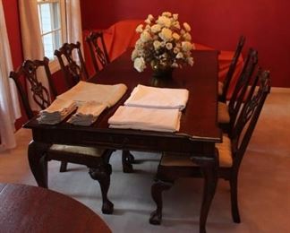 Walter E. Smithe traditional wood dining table w/ 2 leaves, extra leaves, and 8 chairs