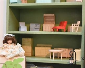 Dollhouse & Dollhouse Furniture
