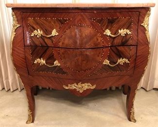 Fine Louie XV style Bombe’ commode. Intricate marquetry. Ornate gilt metalwork. Caramel shaped and beveled marble top. 