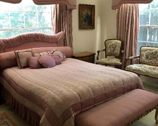 Queen sized  comforter, dust ruffle, and coordinating pillows. Bed roll sold separately. 