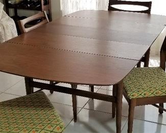 Beautiful Vintage Mid-Century Modern dining set. Has 3 leaves. Goes from a small table to a very large table for entertaining.