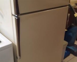 Top mount w/ice maker refrigerator