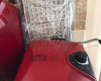 George Foreman Lean mean fat grilling machine with 2 extra never been used plates