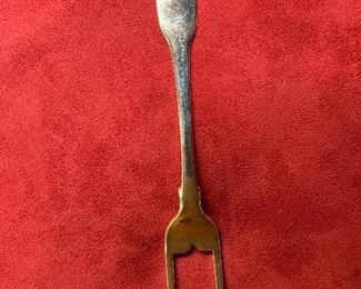 London Bacon fork 1792-3  by Geo. Smith & Wm. Fearn Wt. 57 grams L 7 3/4"   