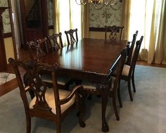 HOOKER Dining Room Table w/8Chairs ( 2 Arm & 6 Side Chairs)