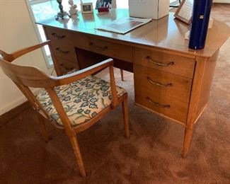 This Like New condition TOMLINSON desk #39 ==> pecan & butternut. Planked design end panels, open compartment on the reverse side for books or planter. Parwueted too. Six drawers, one for files. 55” W x 25” D x 30” H. 