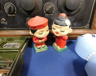 Oriental kissing nodders