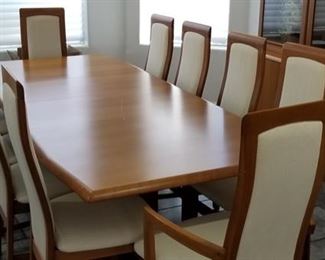 Dining room table with 10 chairs (2 captain chairs)