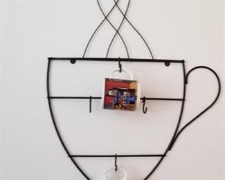 Large wall hanger for coffee mugs