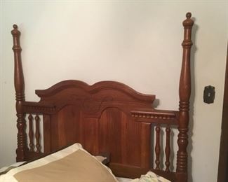 antique-look bedroom furniture