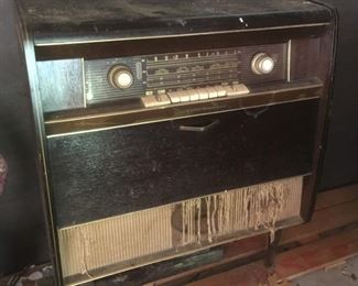 old radio (needs TLC)