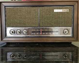 Vintage GE dual speaker radio