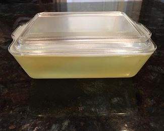 Vintage Pyrex covered casserole (503-5 A-21)