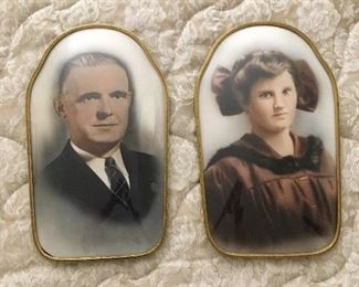 Antique frame with convex bubble glass