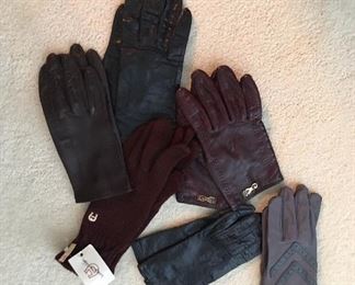 Various women's gloves, leather and cloth