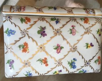 Vintage Heirloom Toyo porcelain box