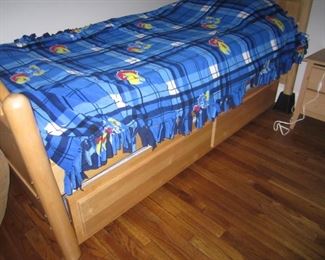 TRUNDLE BED AND MATTRESS SET