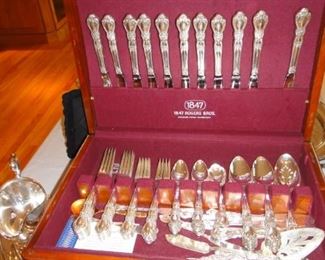 1847 Roger Bros. Silverplate 16 place settings and serving pieces set in Box