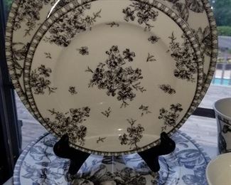 Black & White Toile Dish Set,