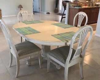 Ethan Allen
Nice soft cream color
pretty chairs