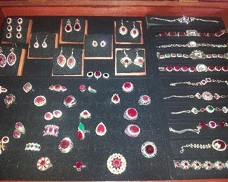 Authentic jewelry with ruby, sapphire and emerald gemstones set in silver and gold at rock-bottom prices. Jewelry store liquidation of one-of-a-kind, fine jewelry pieces.