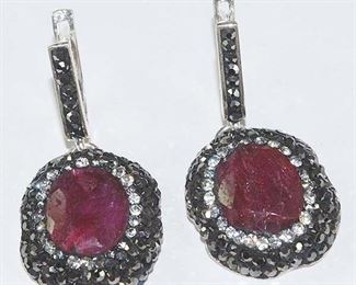 Authentic jewelry with ruby, sapphire and emerald gemstones set in silver and gold at rock-bottom prices. Jewelry store liquidation of one-of-a-kind, fine jewelry pieces.