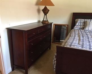Queen bedroom set - Bed, Serta mattress and dresser