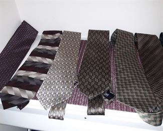 Fabulous selection of men's ties in excellent condition