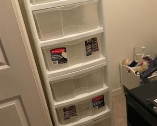 Rubbermaid Storage Containers 