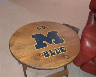 U of M Endtable