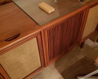 Cool MCM Console Stereo- Working