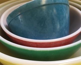 Set of 4 nesting bowls "Primary Colors" by Pyrex