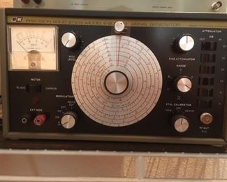 Precision RF signal generator, Model E-200D by B&K, with manual