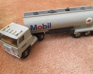 Tin tractor trailer, Mobil