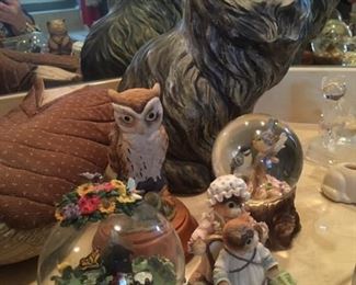 Cats and birds in ceramic, bisque porcelain & glass