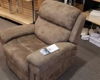 Like new electric recliner...with usp port to charge your devices