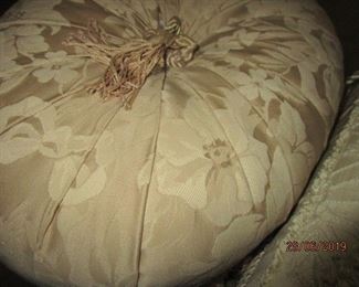 SHEILA DAVLIN COLLECTIBLES - OTTOMAN
