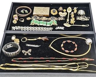 137. Mixed Lot Vintage Womens Costume Jewelry