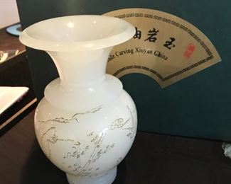 White jade vase