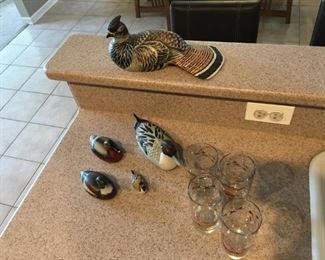 Wildlife figures and glassware