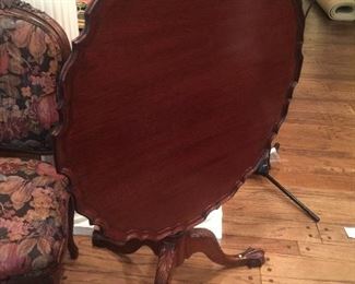 Philedelphia pie crust tilt top table