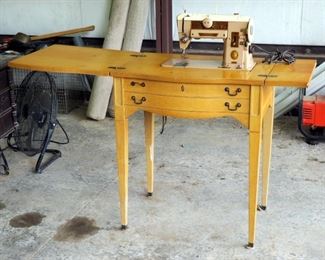 Vintage Singer Sewing Machine Model 401A In Blonde Solid Wood Cabinet