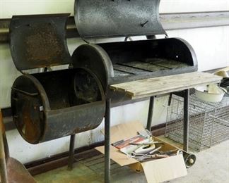 Brinkman Smoke'n Pit Professional Smoker And Grilling Tools